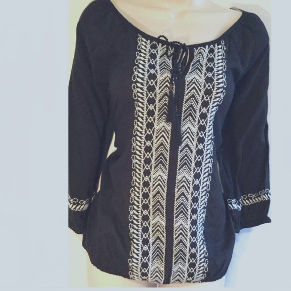 NWT Nine West Embroidered Front Top SZ Medium - Picture 1 of 3